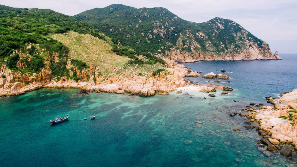 Vinh Hy Bay – Where time slows down and the sea sings softly.