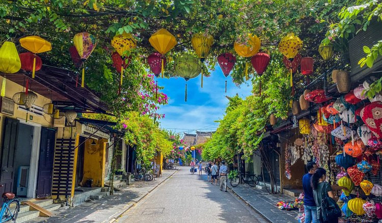 A Complete Guide to the Enchanting Hoi An Lantern Festival 2026